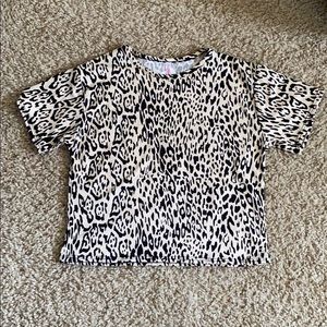 Super cute cheetah print T-shirt